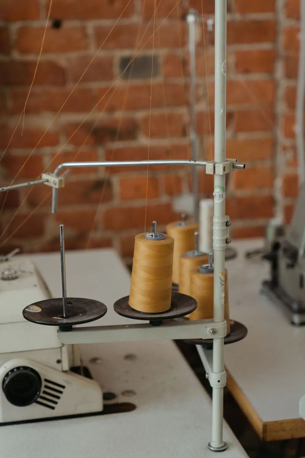 Bobines de fil dans l'atelier