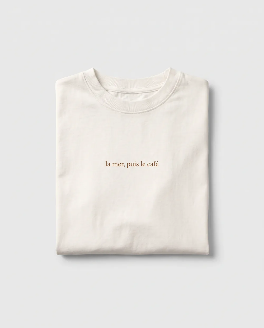 Tee-shirt craie, print poitrine la mer, puis le café