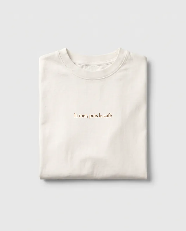 Tee-shirt craie, print poitrine la mer, puis le café